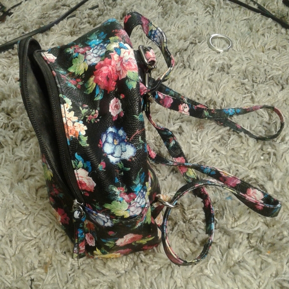 Small mini backpack - Picture 7 of 10